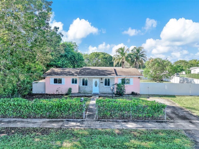 2 of 37 - 11850 Sw 199th St, Miami, FL
