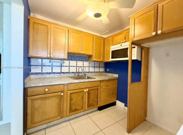 4 of 15 - 110 Harwood J, Deerfield Beach, FL