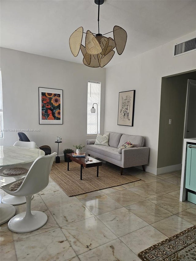 4 of 37 - 801 8th St 201, Miami Beach, FL