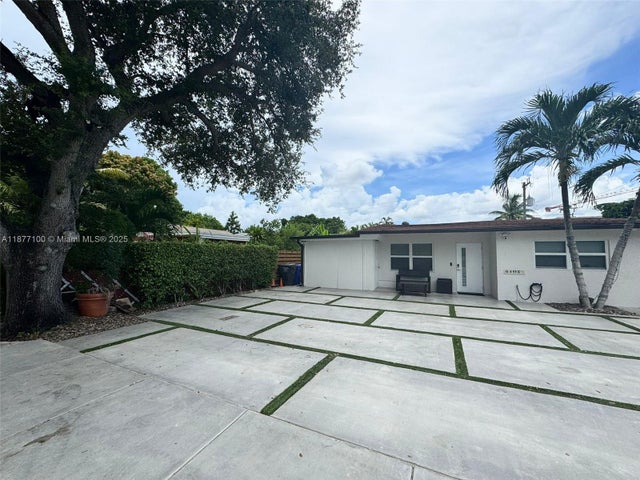 2 of 34 - 6105 Funston St, Hollywood, FL