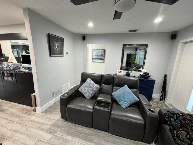 4 of 34 - 6105 Funston St, Hollywood, FL