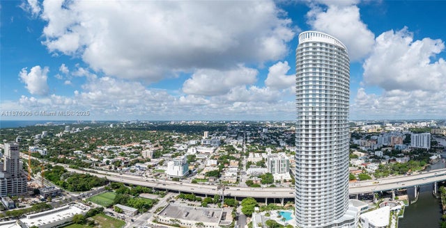 2 of 29 - 185 Sw 7th St 4201, Miami, FL