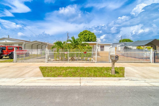 1 of 28 - 4150 E 9th Ct, Hialeah, FL