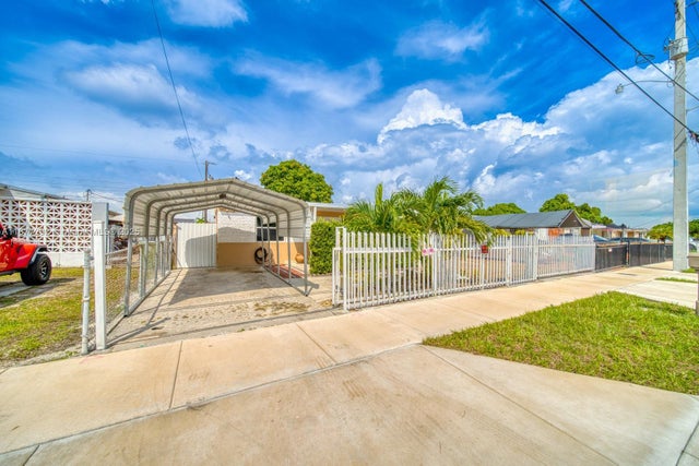 3 of 28 - 4150 E 9th Ct, Hialeah, FL