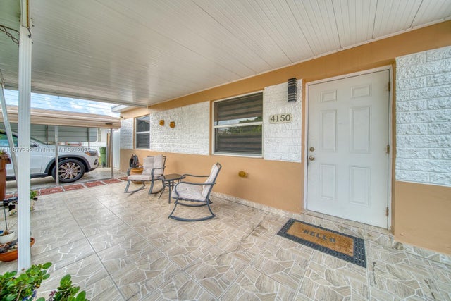 5 of 28 - 4150 E 9th Ct, Hialeah, FL
