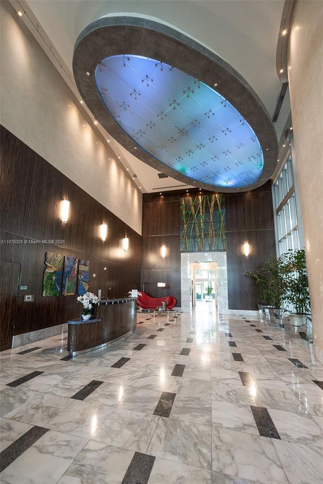4 of 28 - 185 Sw 7th St 3502, Miami, FL