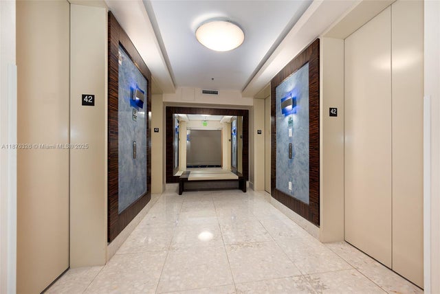 5 of 28 - 185 Sw 7th St 3502, Miami, FL