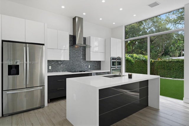 4 of 27 - 5720 Sw 24 St, Miami, FL