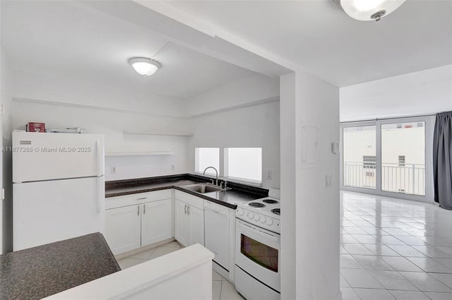 4 of 37 - 345 Ocean Dr 407, Miami Beach, FL