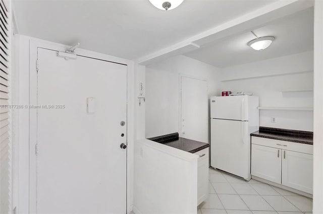 5 of 37 - 345 Ocean Dr 407, Miami Beach, FL