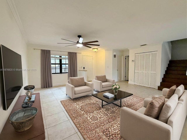2 of 25 - 9064 Vineyard Lake Dr, Plantation, FL