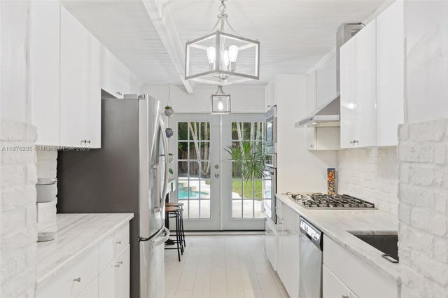 4 of 37 - 6202 Sw 65th Ave, South Miami, FL