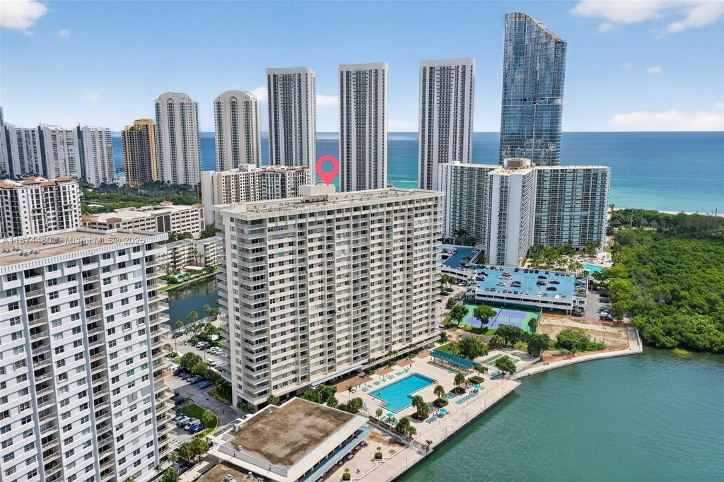 300 Bayview Dr 1009, Sunny Isles Beach