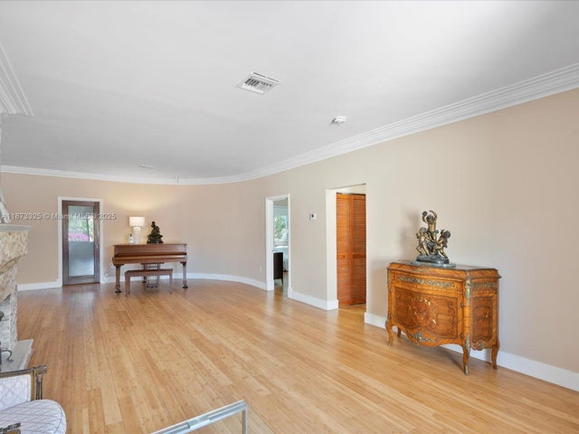 5 of 28 - 9457 Carlyle Ave, Surfside, FL