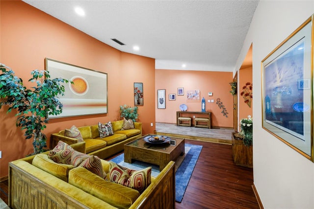 5 of 32 - 8151 Sw 90th Ave, Miami, FL