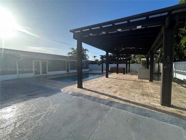 1 of 22 - 6202 Sw 107th Ave, Miami, FL