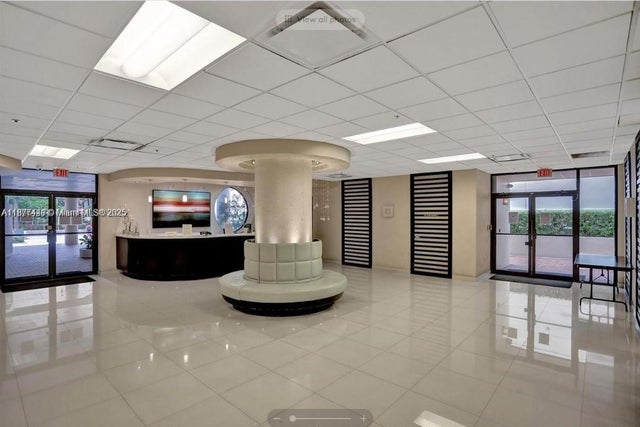 2 of 22 - 1621 Collins Ave 705, Miami Beach, FL