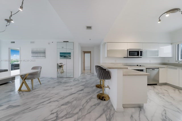 5 of 29 - 601 Ne 36th St 1909, Miami, FL