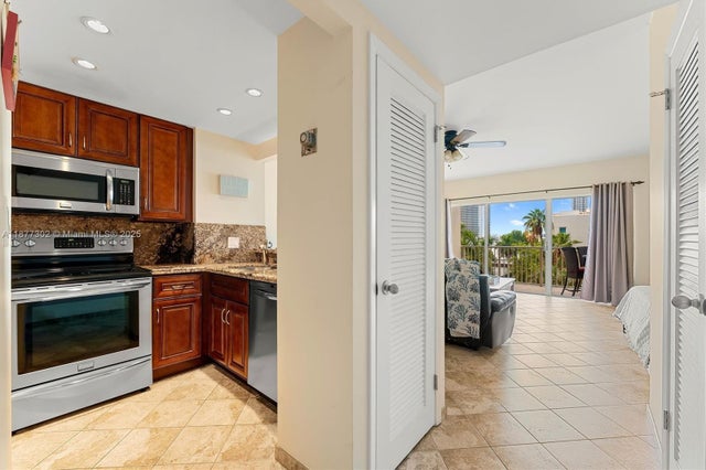 4 of 35 - 1965 S Ocean Dr 3l, Hallandale Beach, FL