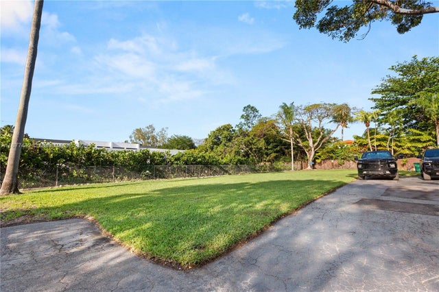 4 of 55 - 13505 Sw 83rd Ct, Pinecrest, FL