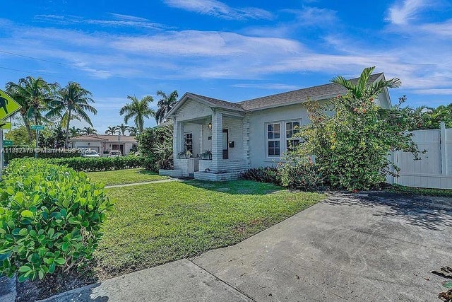 4 of 25 - 8900 Harding Ave, Surfside, FL
