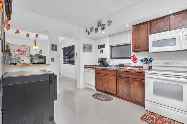 5 of 20 - 491 Ives Dairy Rd 202-5, Miami, FL
