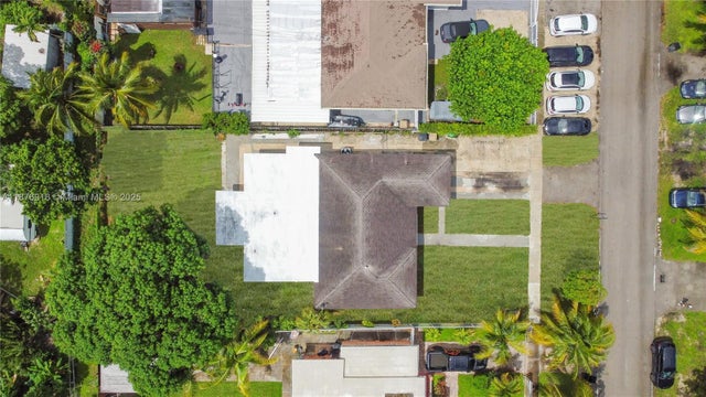 4 of 46 - 630 Ne 143rd St, North Miami, FL