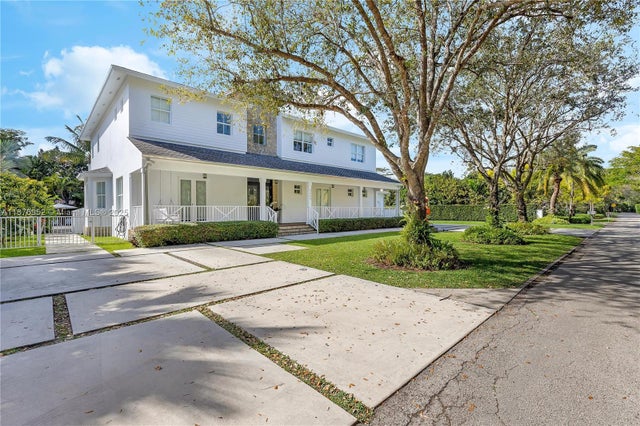 3 of 37 - 9460 Sw 69th Ave, Pinecrest, FL