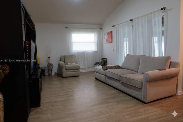 5 of 21 - 9740 Sw 13th St, Pembroke Pines, FL