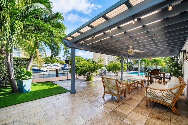 4 of 59 - 2105 Arch Creek Dr, North Miami, FL