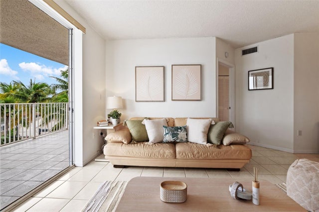 5 of 34 - 18260 N Bay Rd 320, Sunny Isles Beach, FL