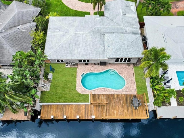 1 of 20 - 2306 Ne 15th Ave, Wilton Manors, FL