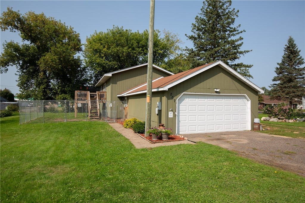 207 1st Avenue E, Milltown
