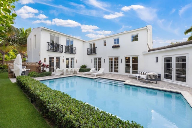1 of 44 - 2887 Pine Tree Dr, Miami Beach, FL