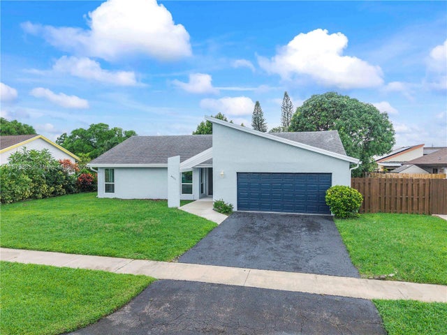 1 of 31 - 4931 Nw 83rd Ter, Lauderhill, FL