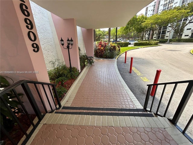 2 of 26 - 16909 N Bay Rd 918, Sunny Isles Beach, FL