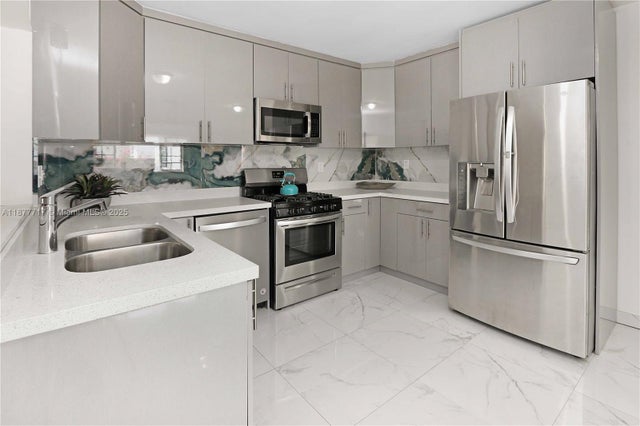 1 of 17 - 1510 Hayes St, Hollywood, FL