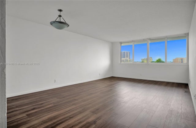 5 of 14 - 9001 Sw 77th Ave C704, Miami, FL