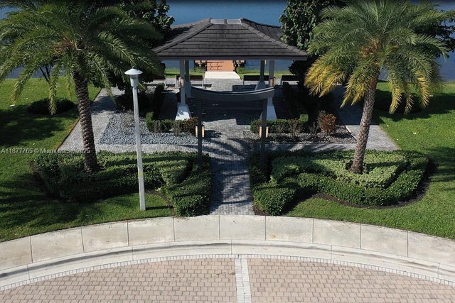 15680 Nw 91st Ct, Miami Lakes