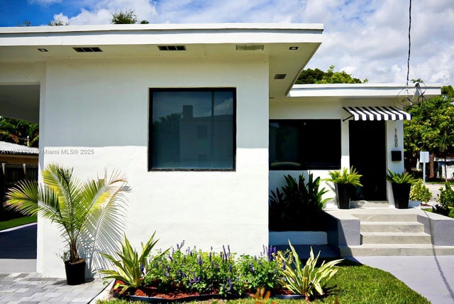 1 of 22 - 1600 Sw 17th Ave, Miami, FL