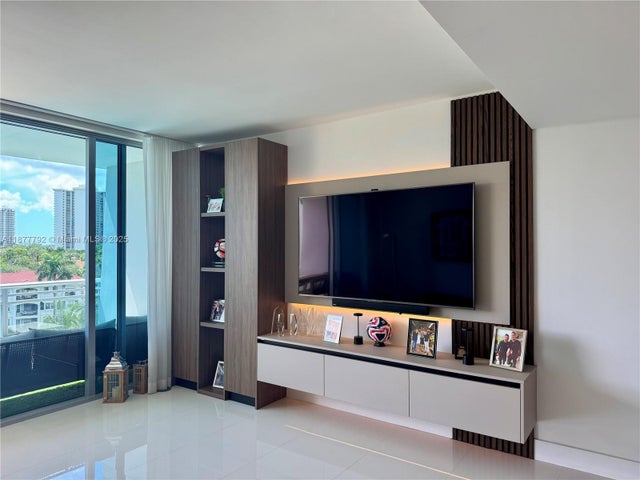 2 of 49 - 2950 Ne 188th St 443, Aventura, FL