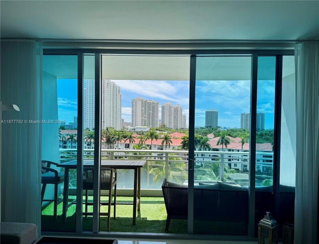 4 of 49 - 2950 Ne 188th St 443, Aventura, FL