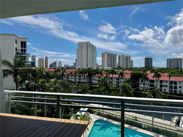 5 of 49 - 2950 Ne 188th St 443, Aventura, FL