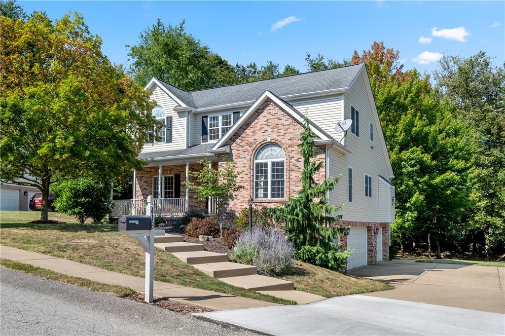 418 Settlers Village Circle, Cranberry