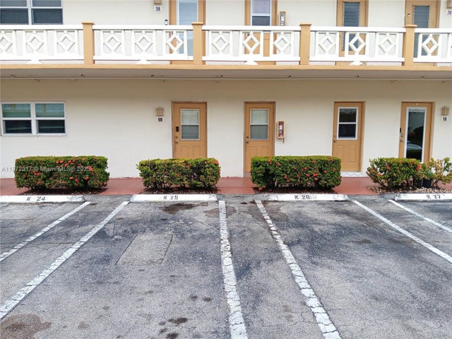 1 of 13 - 5121 W Oakland Park Blvd 109, Lauderdale Lakes, FL