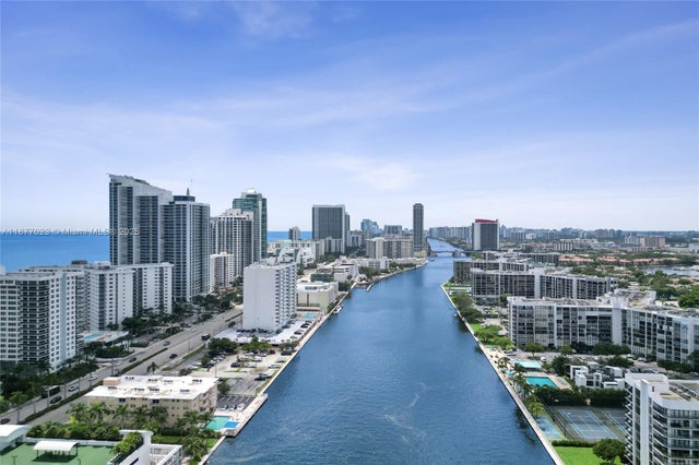4 of 69 - 842 Spinnaker Dr E, Hollywood, FL