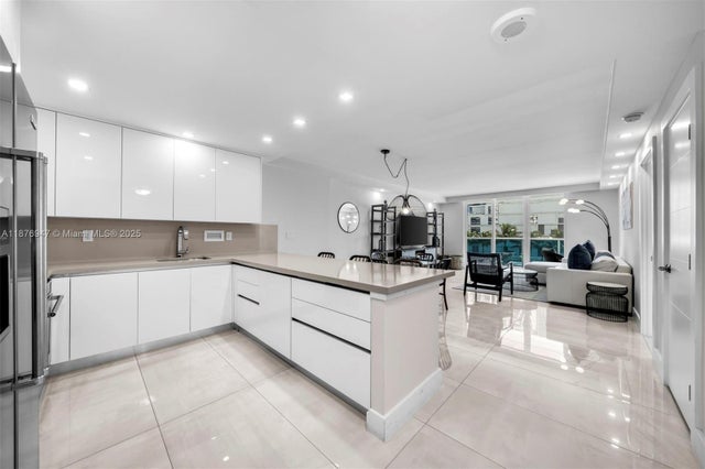 4 of 20 - 2301 Collins Ave 303, Miami Beach, FL