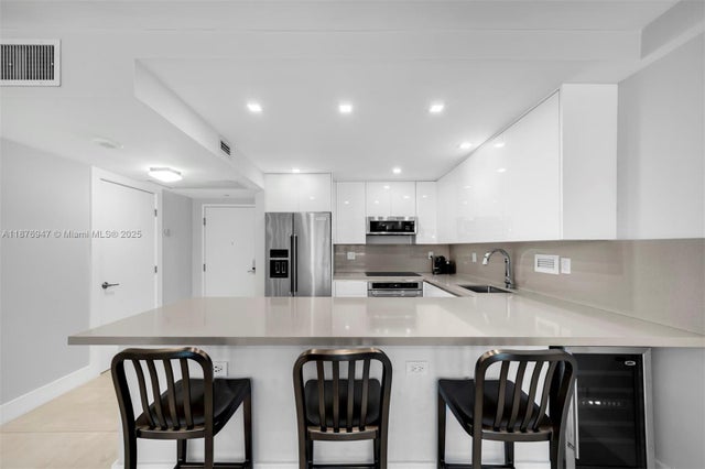 5 of 20 - 2301 Collins Ave 303, Miami Beach, FL