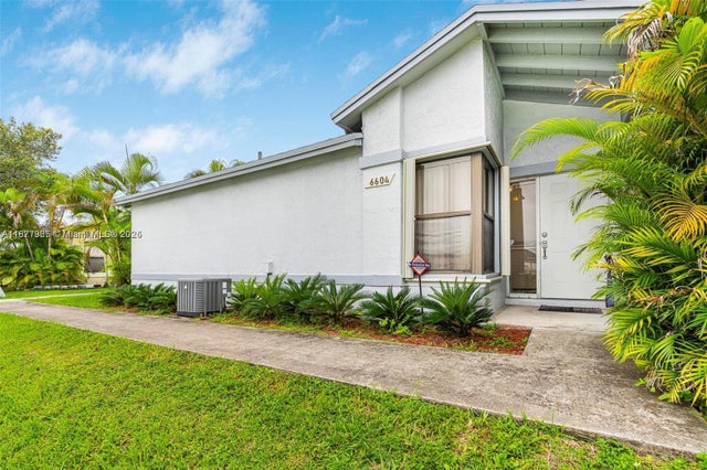 6604 Sw 152nd Pl 26-04, Miami