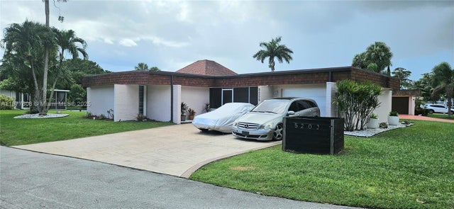 5203 Avocado Dr, Tamarac